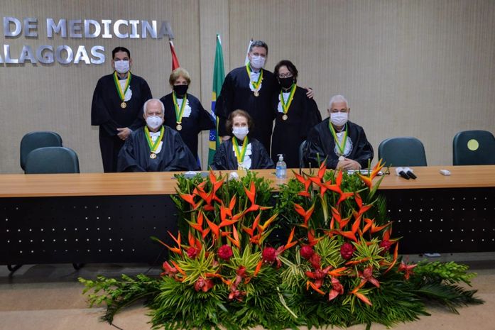 Professores da Ufal são imortalizados na Academia Alagoana de Medicina