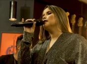 Ela perdeu o pai, transformou a dor em canção, sofreu bullying, mas deu a volta por cima; conheça a história da cantora Dayse Amâncio
