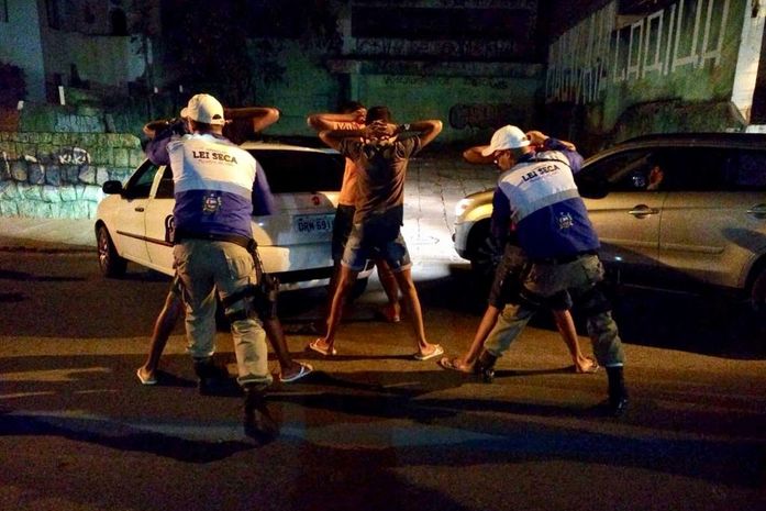 Em operação da Lei Seca, 16 CNHs são recolhidas e oito motoristas são flagrados sem habilitação