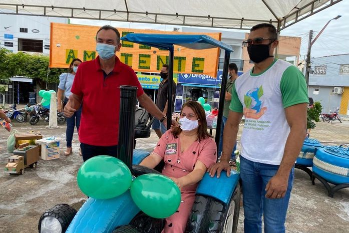 Meio Ambiente de Anadia promove exposição com peças feitas de produtos recicláveis