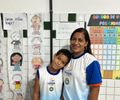 'Nunca é tarde': escola municipal se torna espaço de transformação para adultos que voltam a estudar, junto com os filhos e netos