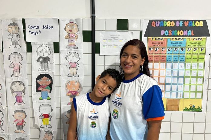 'Nunca é tarde': escola municipal se torna espaço de transformação para adultos que voltam a estudar, junto com os filhos e netos