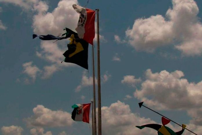 Bandeiras à entrada de União dos Palmares