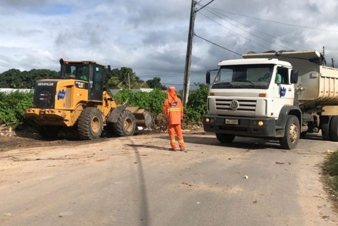Prefeitura de Arapiraca recolhe por semana 900 toneladas de lixo e entulhos descartados irregularmente