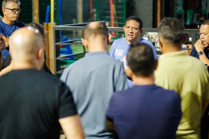 Júlio reúne policiais e bombeiros, defende verticalização e isonomia nas promoções