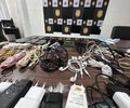 Celulares, carregadores, drogas e espetos são apreendidos em celas durante operação no sistema prisional de Alagoas