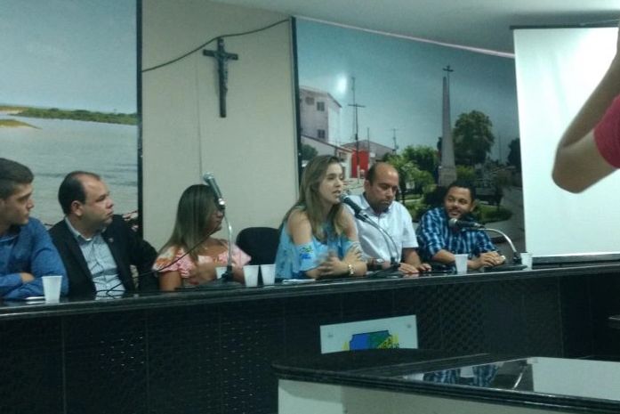 Jovens de Paripueira discutem política e cidadania