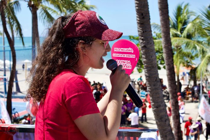 “Justiça social e responsabilidade fiscal”: Teca Nelma propõe incentivo para empresas que priorizem bem-estar do trabalhador