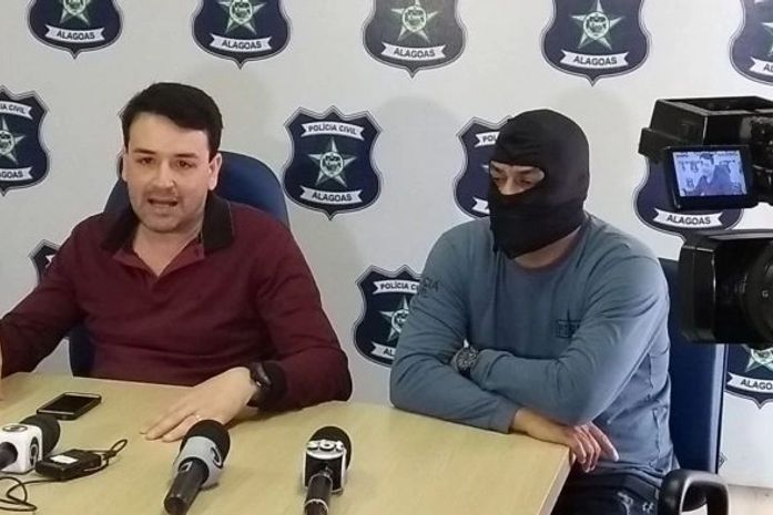 Delegado Vinicius Farrari, com o coordenador do GIDG - de balaclava