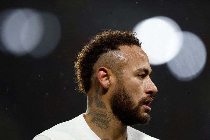 Justiça mantém interdição de lago artificial na mansão de Neymar