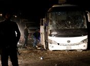 Explosão mata turistas que visitavam pirâmides no sul do Cairo, no Egito