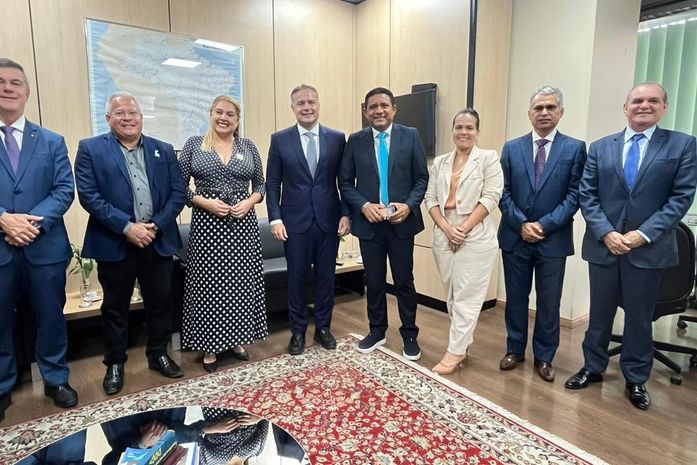 Prefeito Júlio Cezar e ministro Renan Filho discutem investimentos em infraestrutura para Palmeira dos Índios