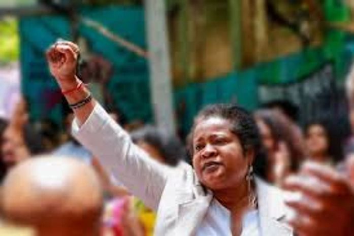 A hora é de desobediência e resistência ao que há de mais rude e cruel no patriarcalismo de esquerda.