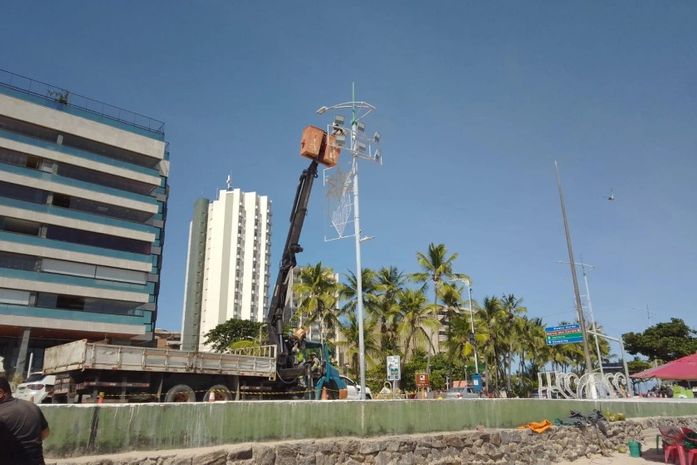 Réveillon: Ilumina inicia instalação de projetores na orla de Maceió