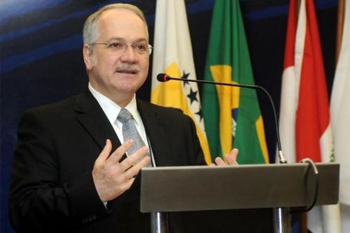 Para que assuma a vaga, porém, o nome de Fachin precisa ser aprovado pelo Senado