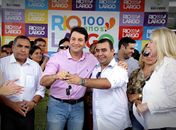 Prefeito Toninho Lins entrega dez ambulâncias à população