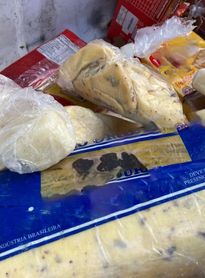 Fiscalização apreende 175 kg de alimentos estragados e fora da validade na capital 