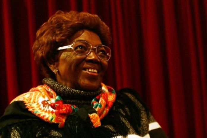 Com 62 anos de carreira e 88 de idade, Dona Ivone Lara ganha seu primeiro DVD