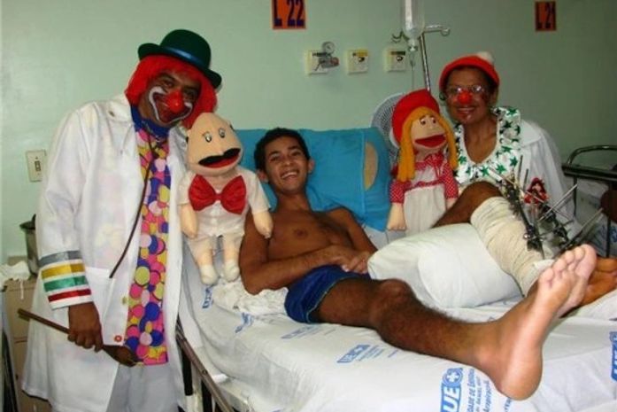 Terapia do Riso leva alegria para UE do Agreste