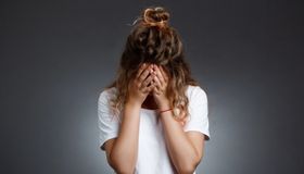 Combate ao Alcoolismo: Entenda o risco da dependência química em 5 pontos