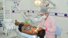 Sangramento na gengiva pode ser sinal de gengivite, diabetes e outras doenças