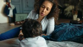 Mães, santas e silenciadas: o preço da maternidade idealizada