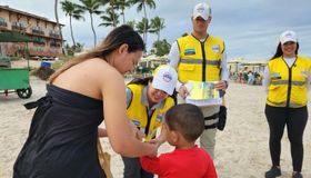 Crianças perdidas nas praias de Maceió: como funcionam as pulseiras de identificação