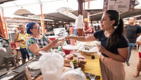 Deputada Gabi Gonçalves entrega Placa de Patrimônio Cultural e Imaterial de Alagoas à tapioca da Dona Rosa, em Rio Largo
