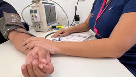 Veja como evitar problemas no coração durante o Carnaval de verão