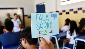 Cria promove roda de conversa sobre saúde reprodutiva com adolescentes da rede pública