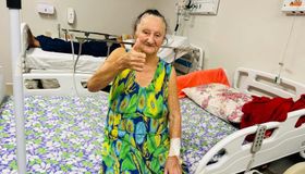 Idosa de 81 anos supera AVC, recebe alta sem sequelas e comemora: “Eu renasci”