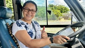 “Eu quero ter minha independência e poder ir para onde eu quiser”, afirma mulher ao ser aprovada na categoria D da CNH