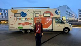 Professora de Alagoas apresenta pesquisa sobre palhaçaria hospitalar em encontro internacional na Suíça