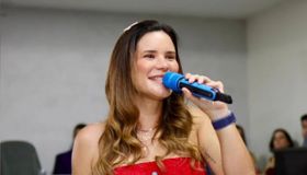 Primeira mulher prefeita de Atalaia, Ceci renuncia ao cargo e deve disputar vaga na Assembleia Legislativa