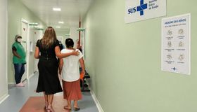 Neurologista da Sesau explica os principais sinais do Parkinson, como diagnosticar e tratar no SUS