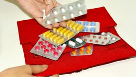Farmacêutica alerta sobre a importância do uso racional dos medicamentos