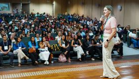 Sesau e Ministério da Saúde capacitam profissionais para ampliar acesso a implante contraceptivo em Alagoas