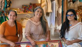 Entre fios e gerações: mães artesãs mantêm viva a tradição do feito à mão em Alagoas