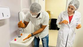 Simples gesto de lavar as mãos pode evitar doenças e salvar vidas, orienta enfermeira