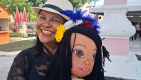 Ela leva histórias e imaginação para escolas de Alagoas; conheça o projeto