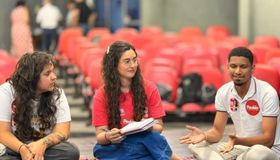 Teca Nelma percorre grêmios estudantis para ouvir a juventude de Alagoas