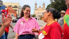 Teca Nelma inicia campanha com número 13444 e mobilização nas ruas de Maceió