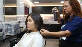 Cursos gratuitos de cabeleireiro, maquiagem e sobrancelhas estão com vagas em AL