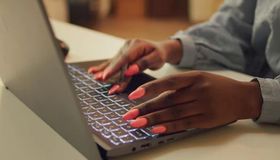 Evento online e gratuito discute tecnologias decoloniais e desigualdades digitais