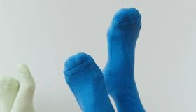 A meia azul e os códigos que inventamos para nos encontrar’