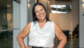 Tia Márcia Conta Histórias retrata o valor da conexão humana em apresentação única na Ponta Grossa, em Maceió