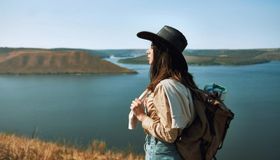 Viajar sozinha está nos seus planos? Veja como se preparar e evitar perrengues