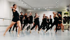 Espetáculo de Natal em Maceió usa dança para falar sobre família e excesso de telas