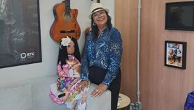 Tia Márcia Conta Histórias estimula acolhimento e criatividade com música em abrigo de Maceió