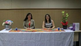 Professora de AL apresenta livro sobre autismo na Bienal de São Paulo